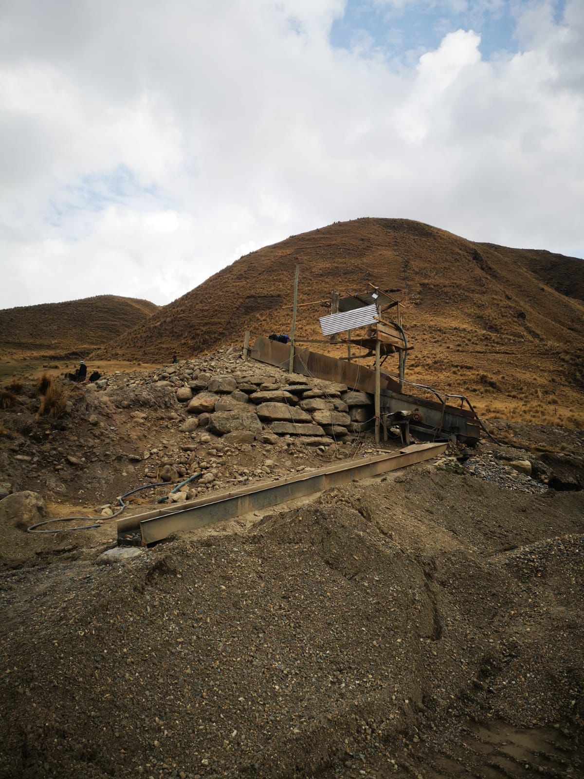 AJAM evalúa revocar licencia a empresa por explotar minerales ilegalmente en Cocapata