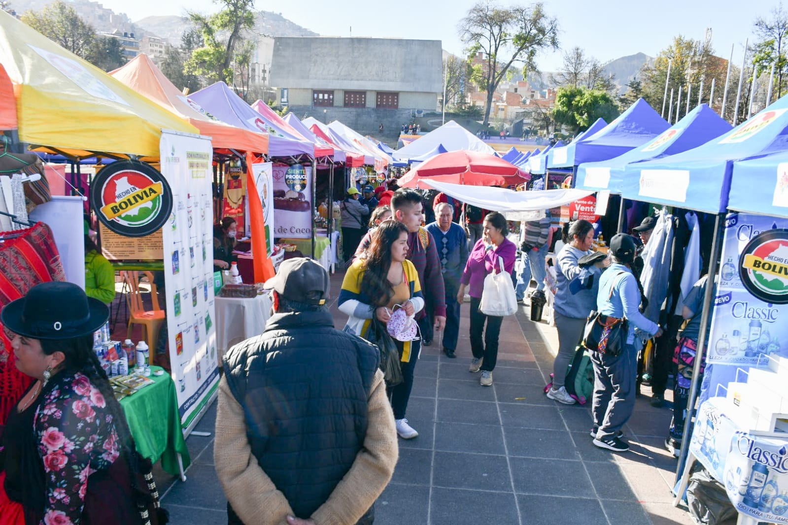 Más de 180 expositores ofrecerán productos nacionales en la Estación Central de la Línea Roja de Mi Teleférico