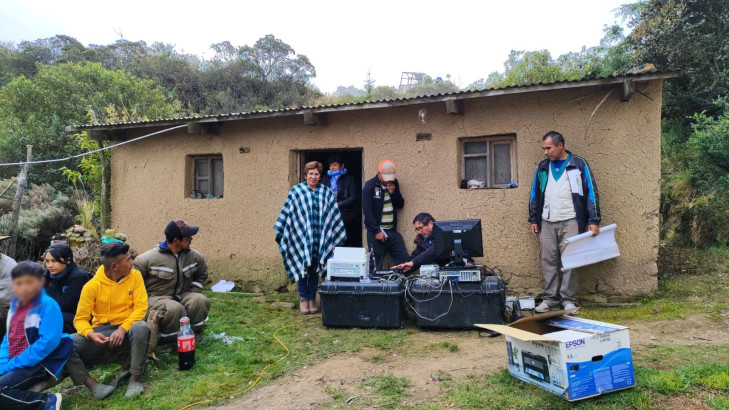 Serecí lleva sus servicios de registros de nacimientos y saneamiento de partidas a Tiraque y Colomi 