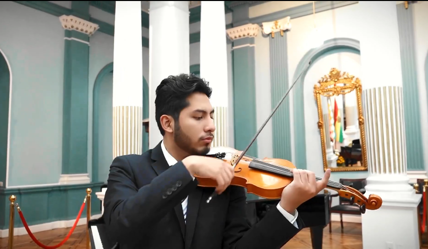 El violinista Christopher Magne deleitó al público en un concierto auspiciado por la Cancillería