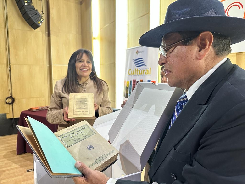 Fundación Cultural del BCB recibe documentos y escritos inéditos de Néstor Taboada Terán