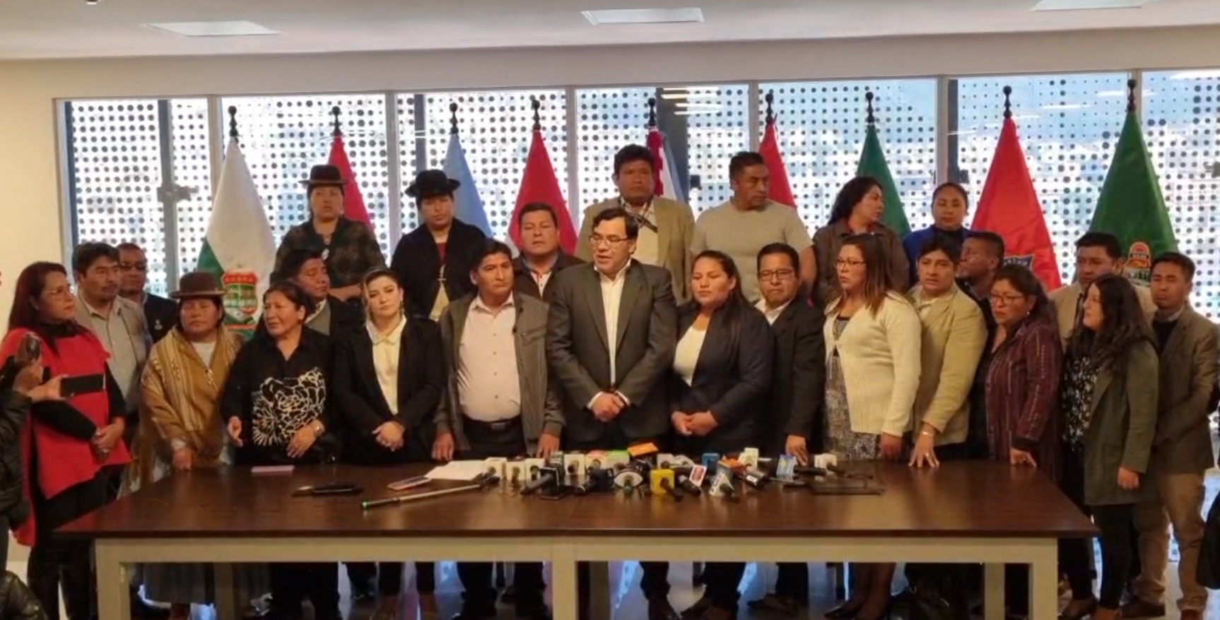 Diputados ingresan a la Asamblea Legislativa y denuncian intento de “golpe”