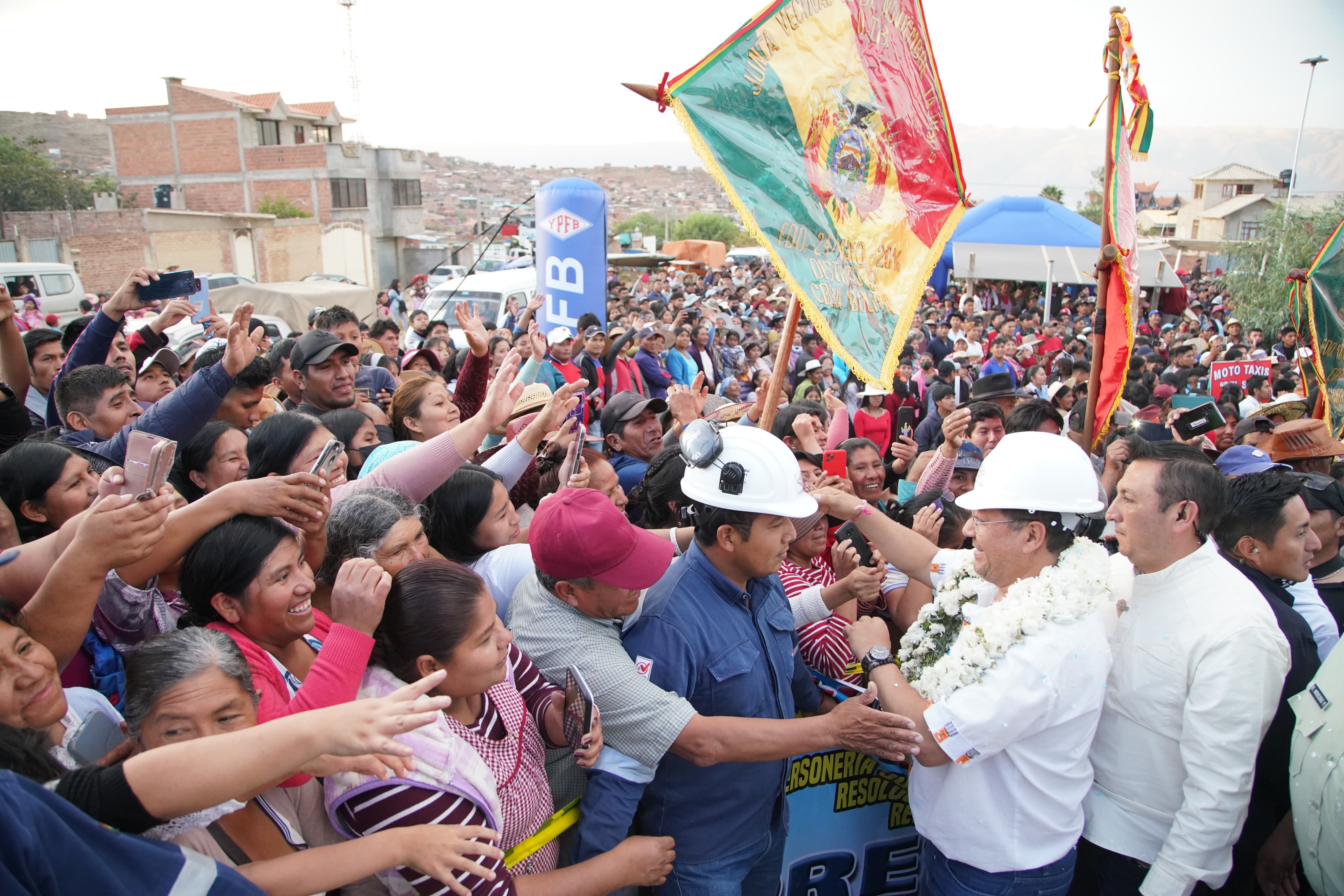 En Cochabamba entregan viviendas, gas domiciliario y proyecto eléctrico por más de Bs 30,7 millones