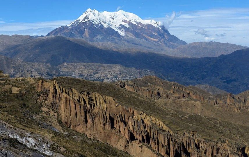 Servidores públicos limpiarán 15 kilómetros de la ruta al lllimani