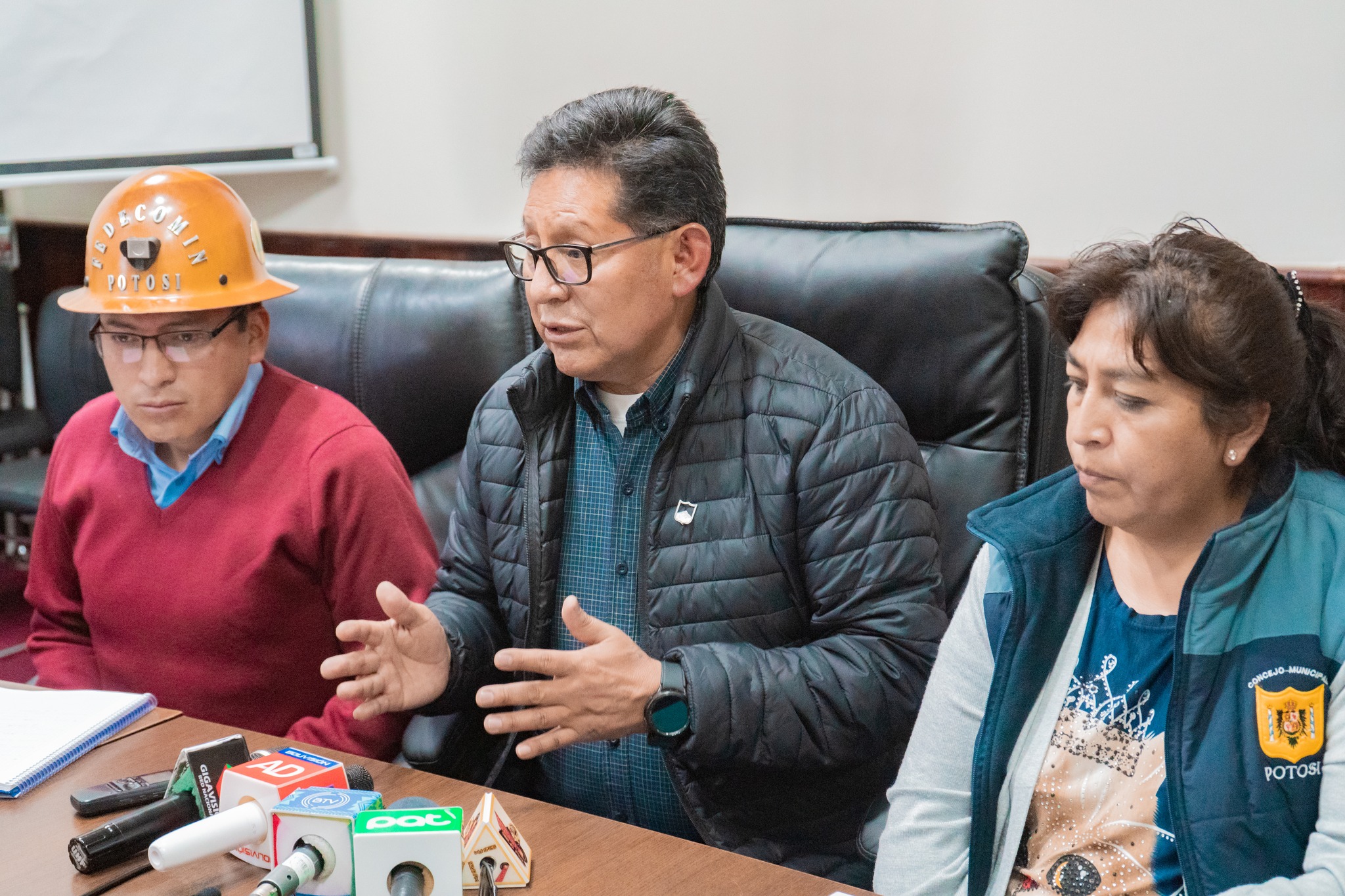 En Potosí acuerdan dotación prioritaria de agua a unidades educativas