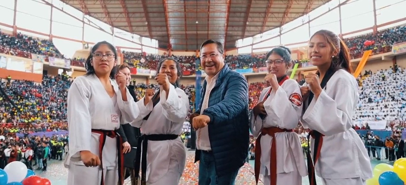 Arce asegura que la juventud es la “rebeldía y fuerza revolucionaria” del proceso de cambio