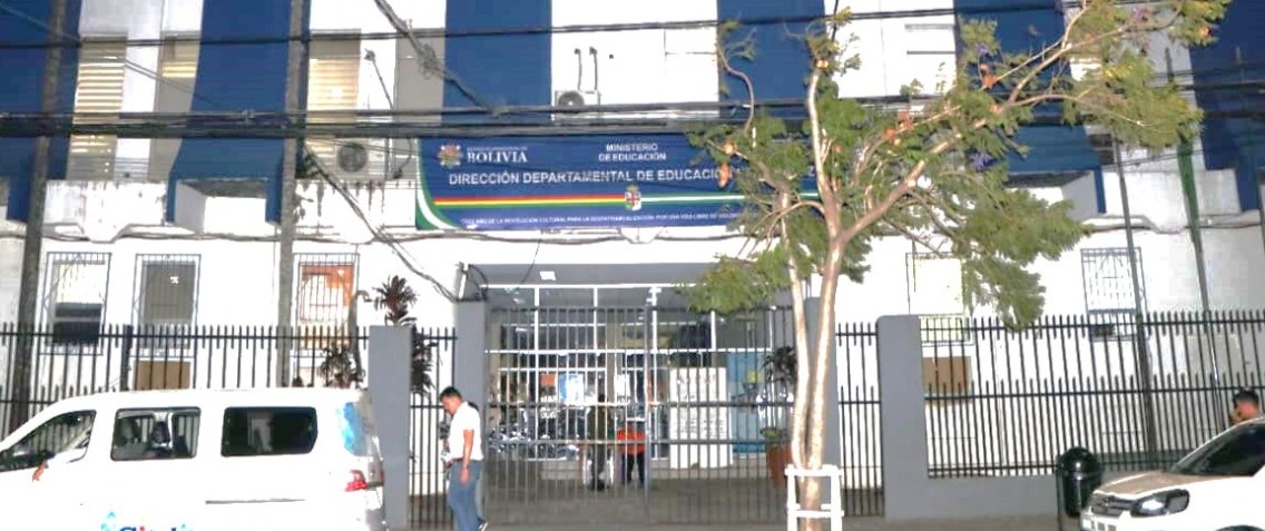 Suspenden al director Departamental de Educación de Santa Cruz Edwin Huayllani por denuncia de traslado de estudiantes