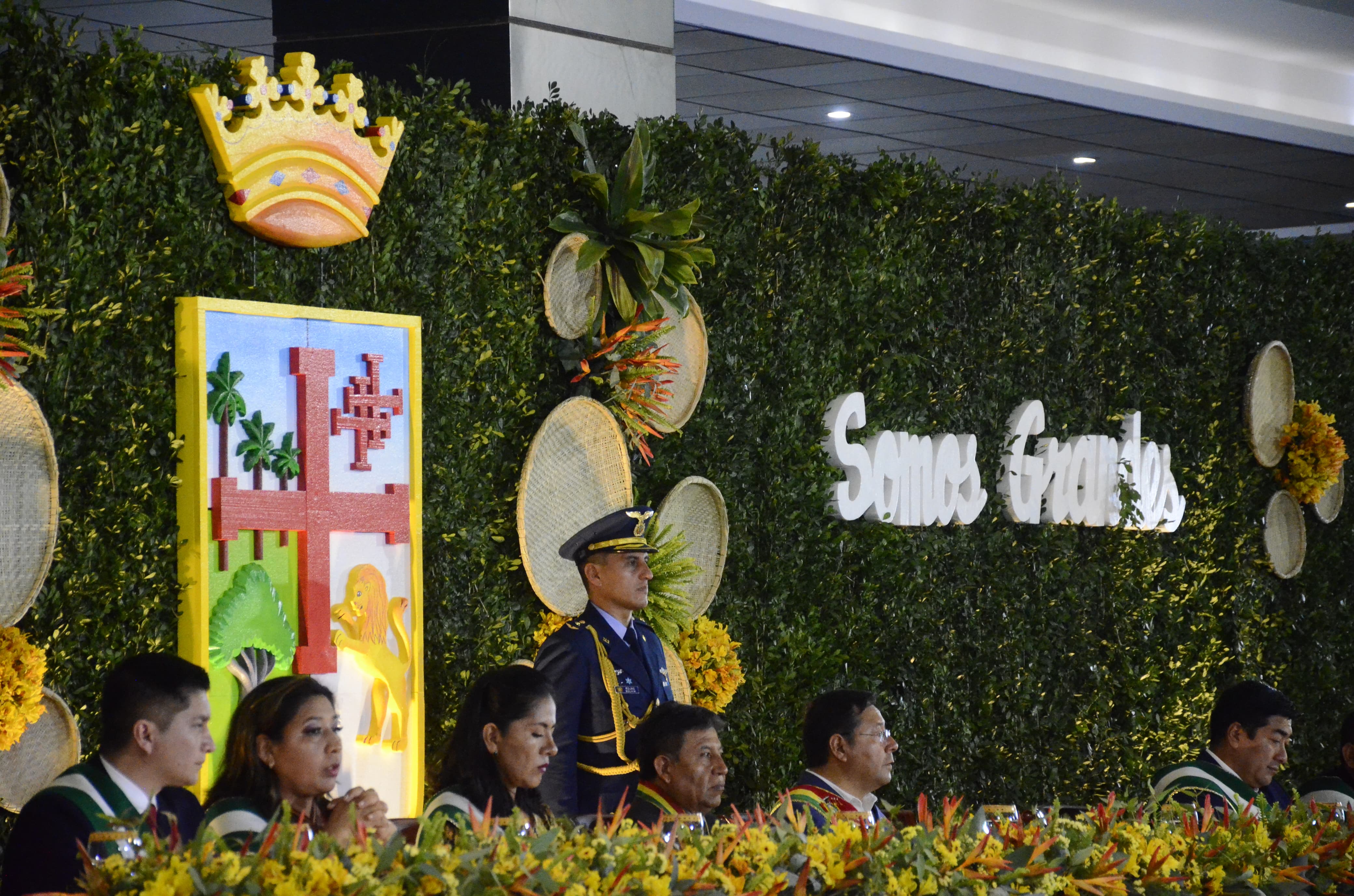 Arce anuncia la pronta conclusión de 36 de 53 infraestructuras educativas comprometidas para Santa Cruz 