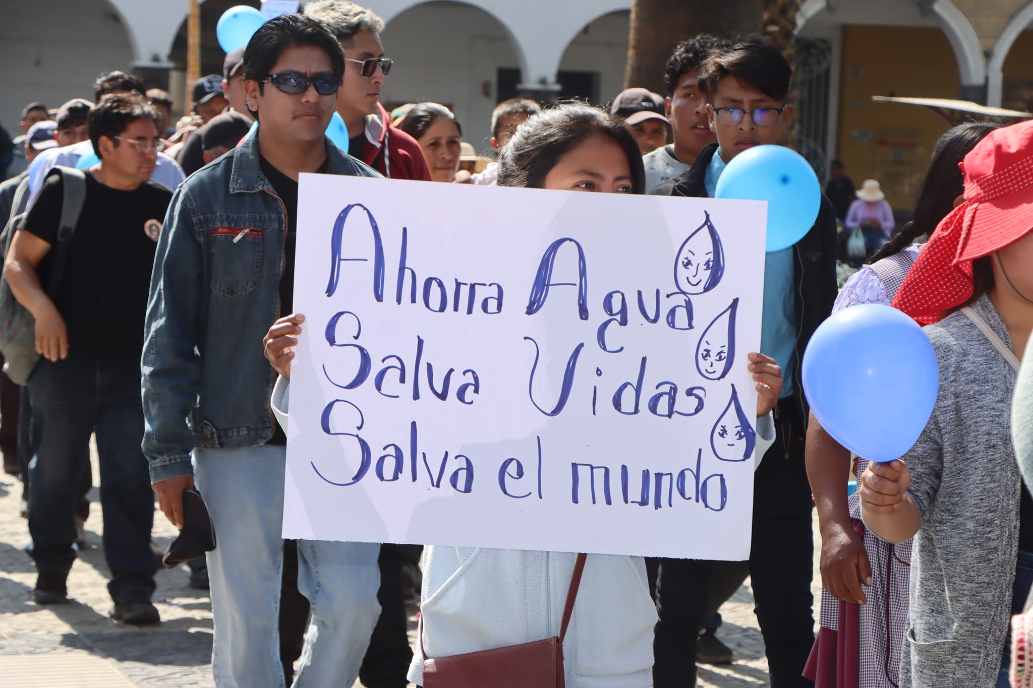 Inicia la campaña "Toma conciencia, haz uso eficiente del agua" en la ciudad de Cochabamba