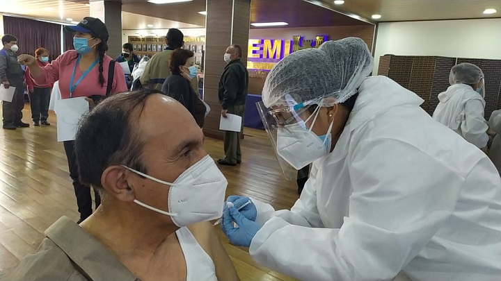 Salud intensifica campaña nacional de vacunación para servidores públicos