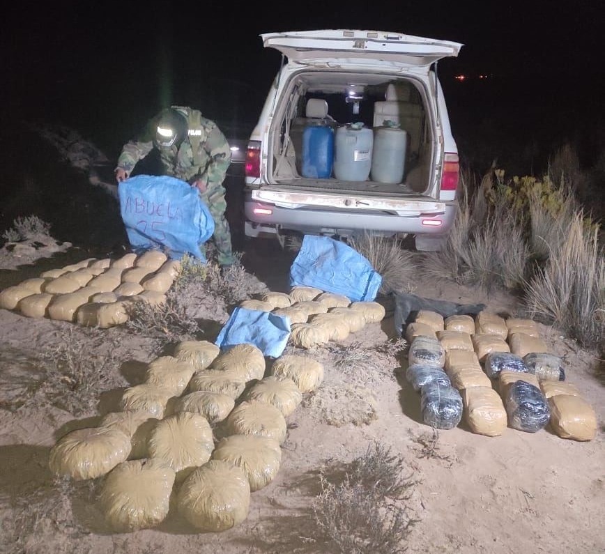 Felcn interviene motorizado y secuestra más de 74 kilos de marihuana en Oruro