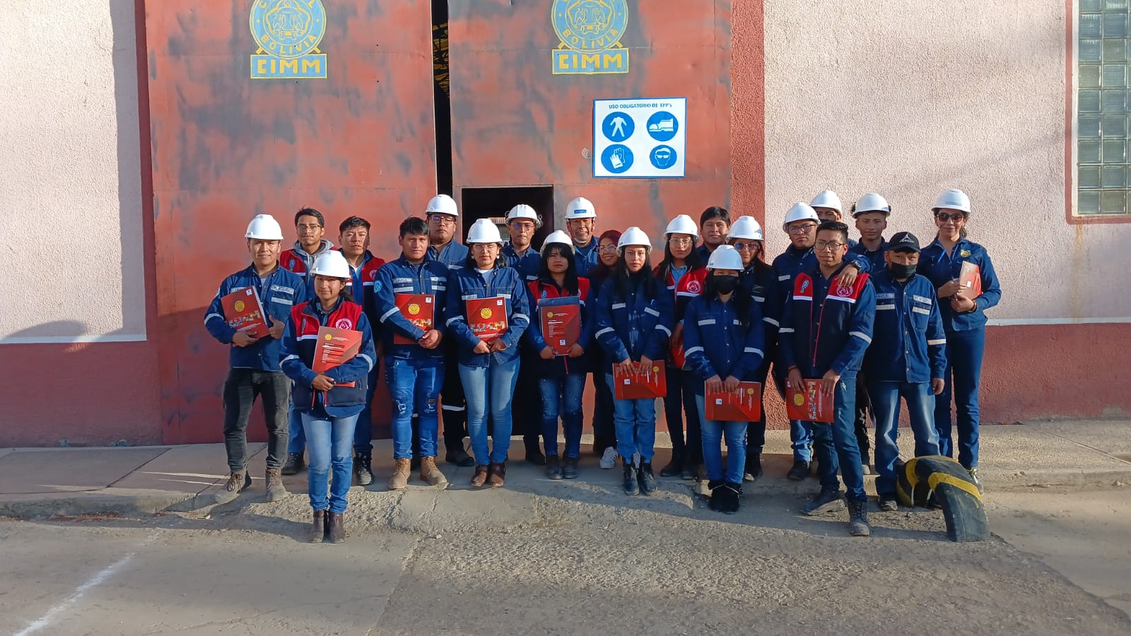 Estudiantes de Ingeniería de la UMSA visitan la Empresa Metalúrgica Vinto en Oruro