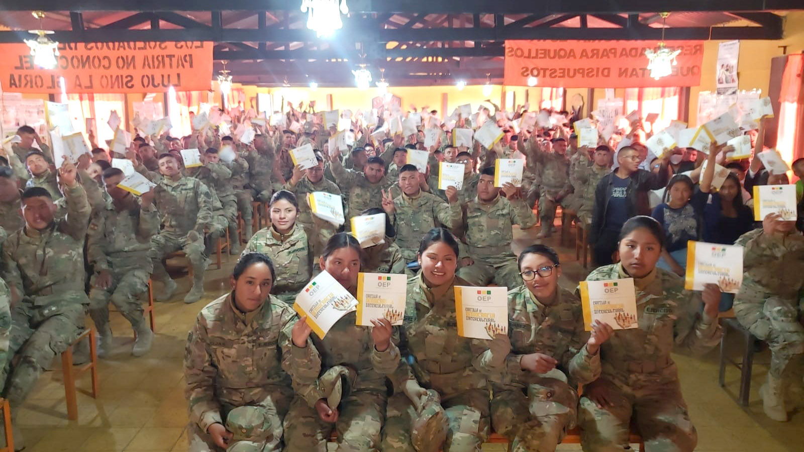 En Oruro capacitan a premilitares sobre democracia intercultural y la importancia de ser jurado electoral