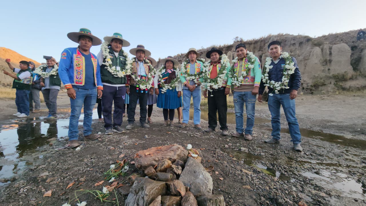 Empieza construcción de un puente para conectar a productores con mercados en Cochabamba