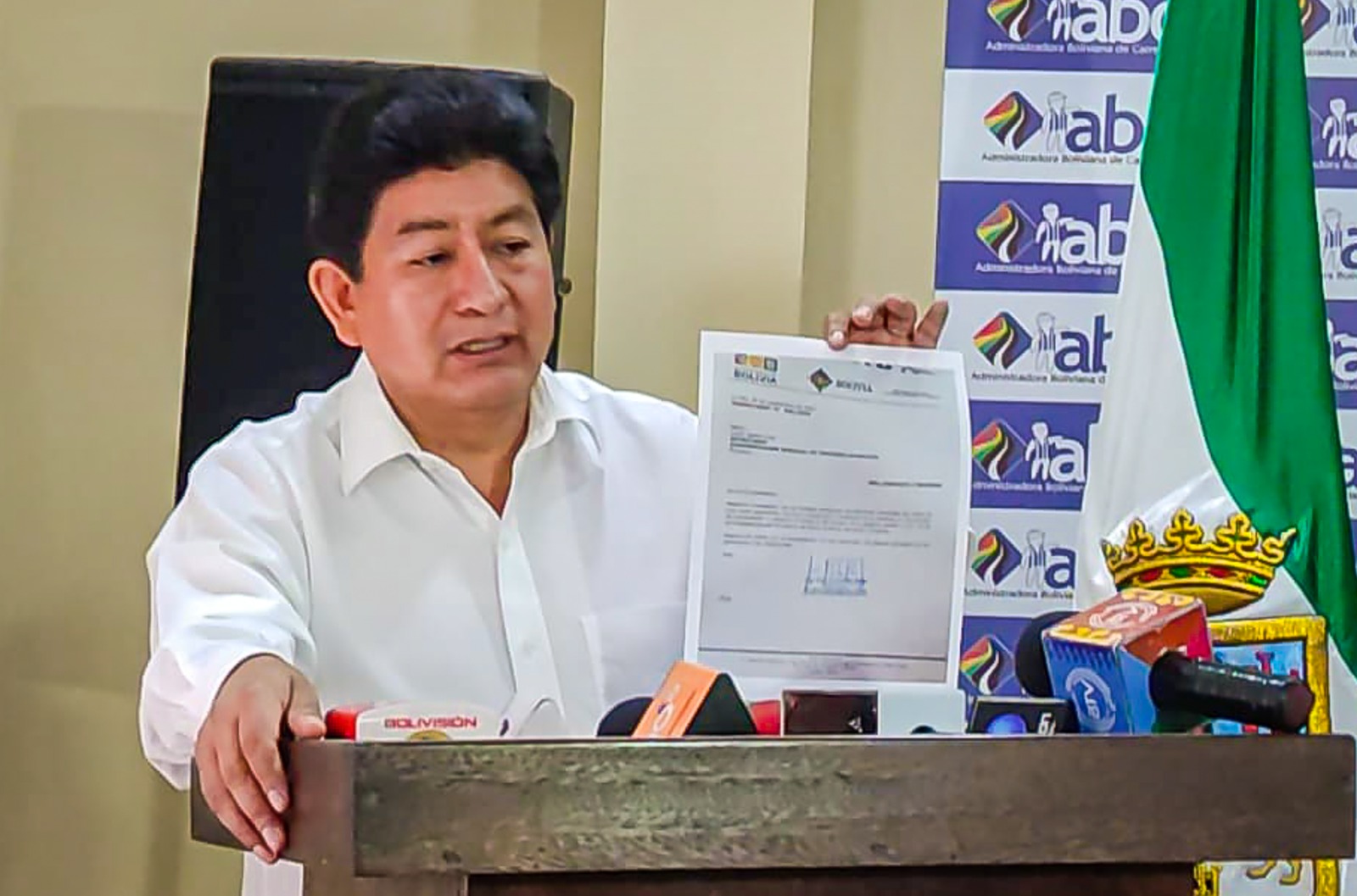 Obras Públicas firma contratos para estudios de preinversión de dos dobles vías en Santa Cruz