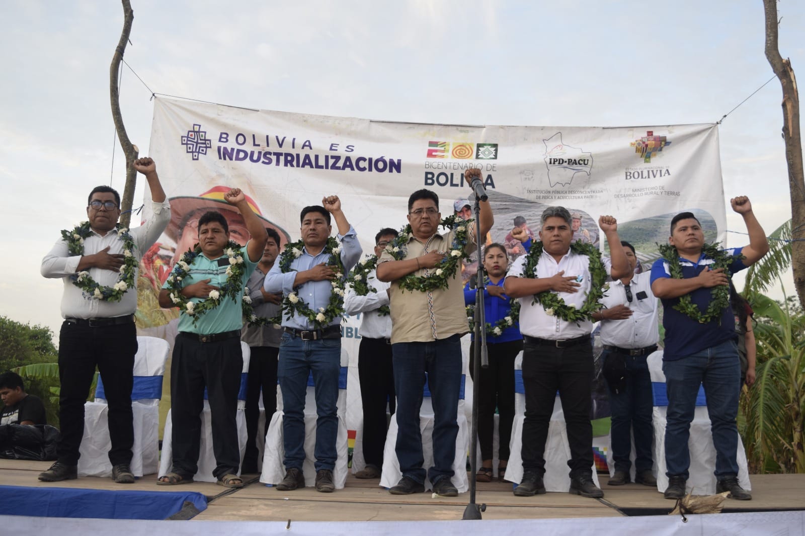 Entregan 58 pozas, equipos e insumos por más Bs 1,3 millones para potenciar la producción piscícola