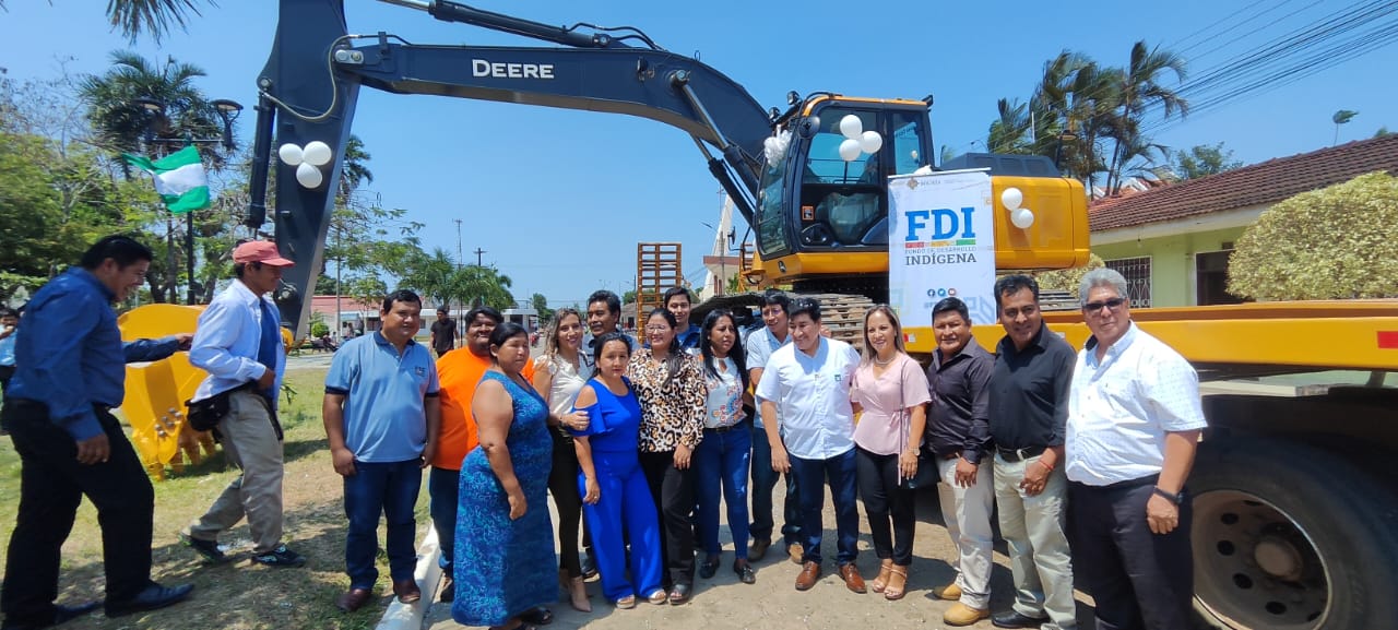 En municipio de Santa Cruz entregan maquinaria para recuperar áreas agrícolas