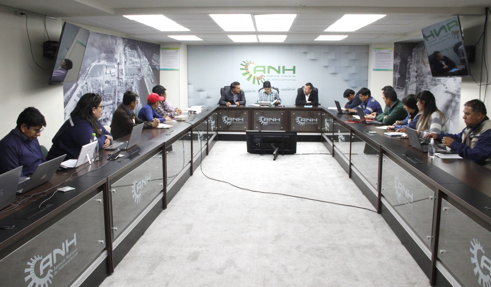 YPFB invierte Bs 16,2 millones en la compra de materiales para facilitar a empresas instaladoras de gas y cumplir metas