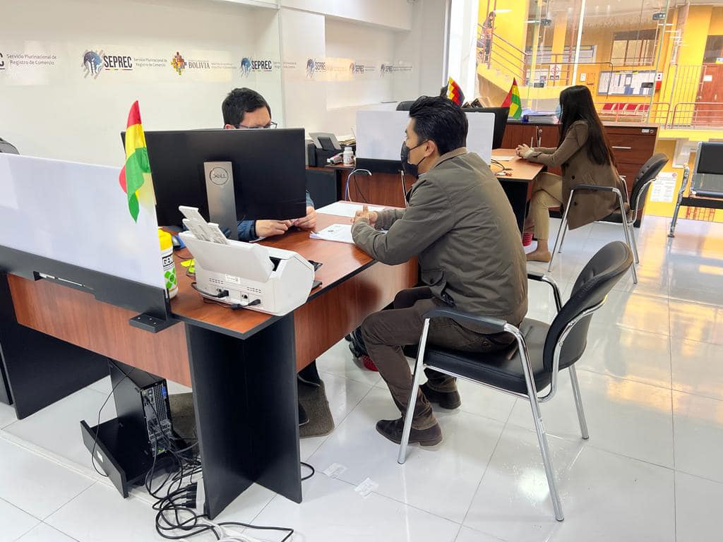 Arce destaca registro de 23.206 nuevas empresas y garantiza seguridad jurídica