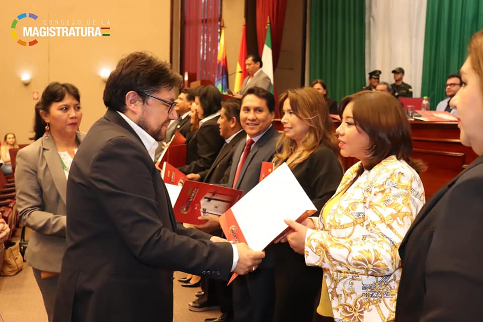 Institucionalizan a 92 jueces tras un proceso meritocrático en Santa Cruz