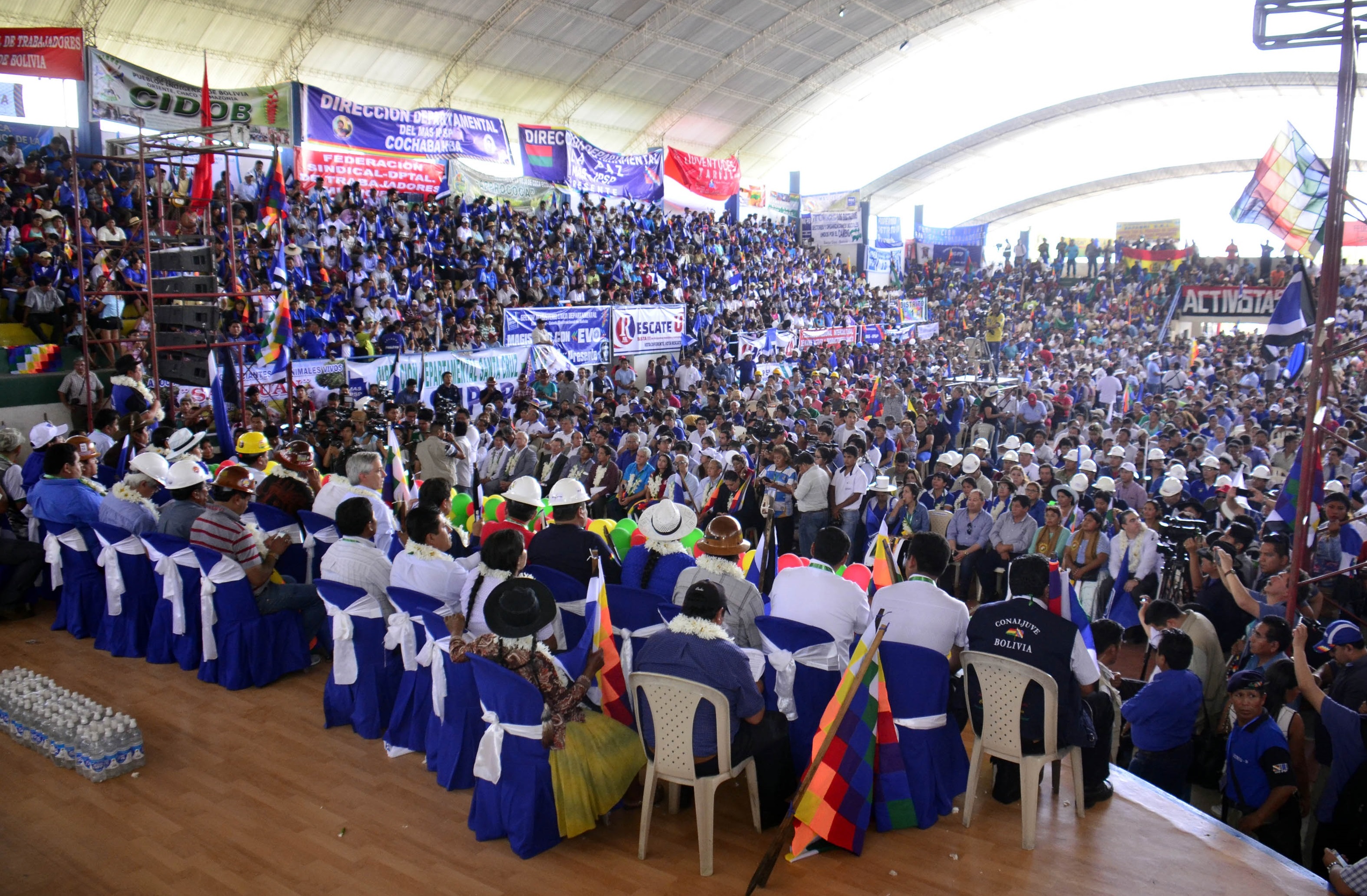 Organizaciones sociales de Cochabamba y Potosí dicen que no reconocerán las conclusiones del congreso “evista”