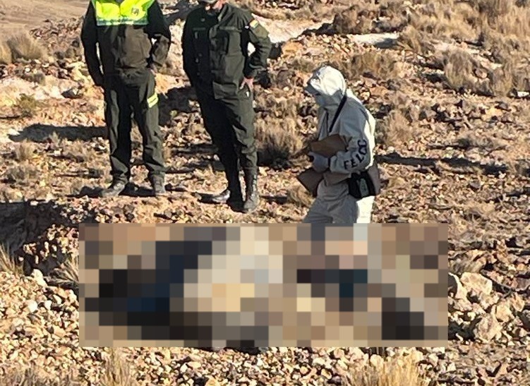 Hombres hallados en fosa común fueron torturados, Fiscalía de Oruro presume ajuste de cuentas