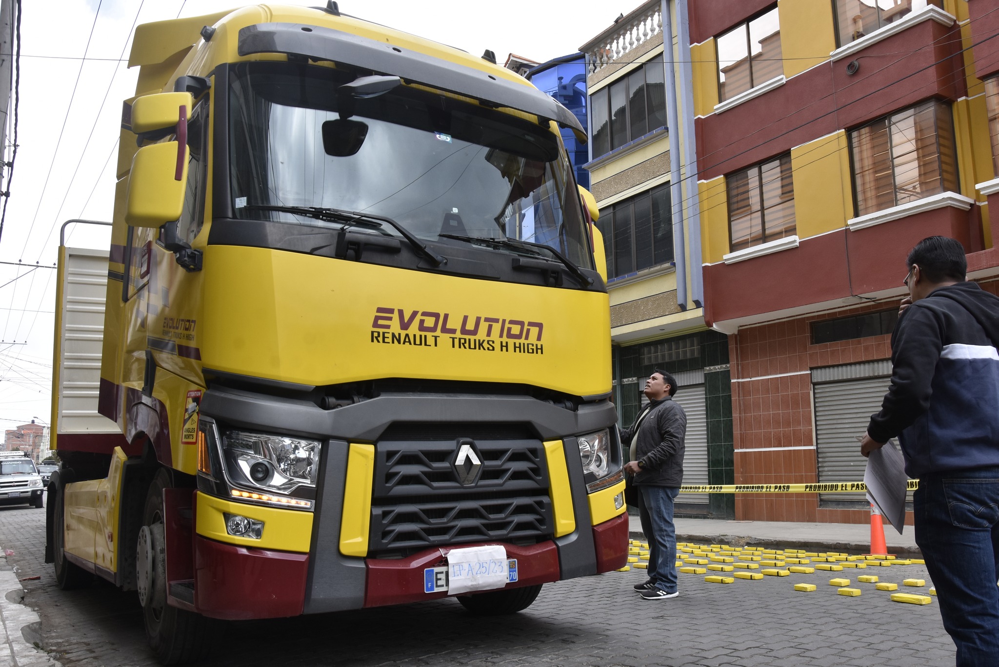 Fuerza antidroga intercepta tractocamión que trasladaba 207 kilos de cocaína proveniente de Perú