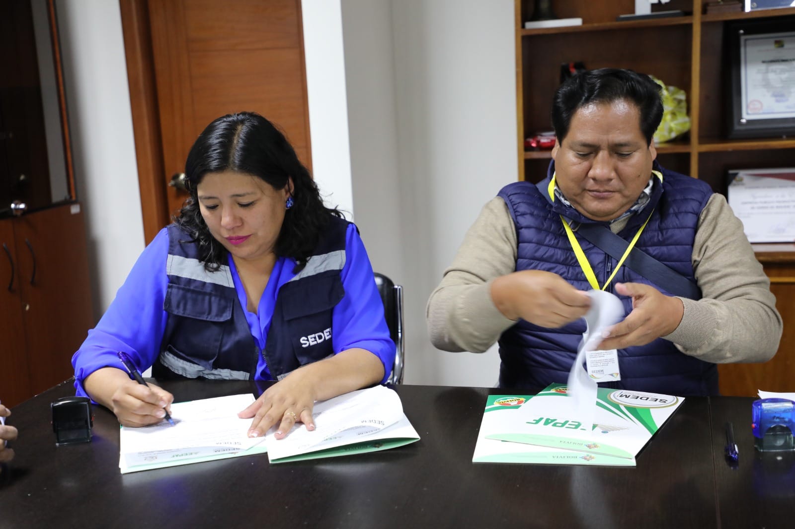 Firman convenio de transferencia de terreno para construir la Planta de Agroinsumos en Beni