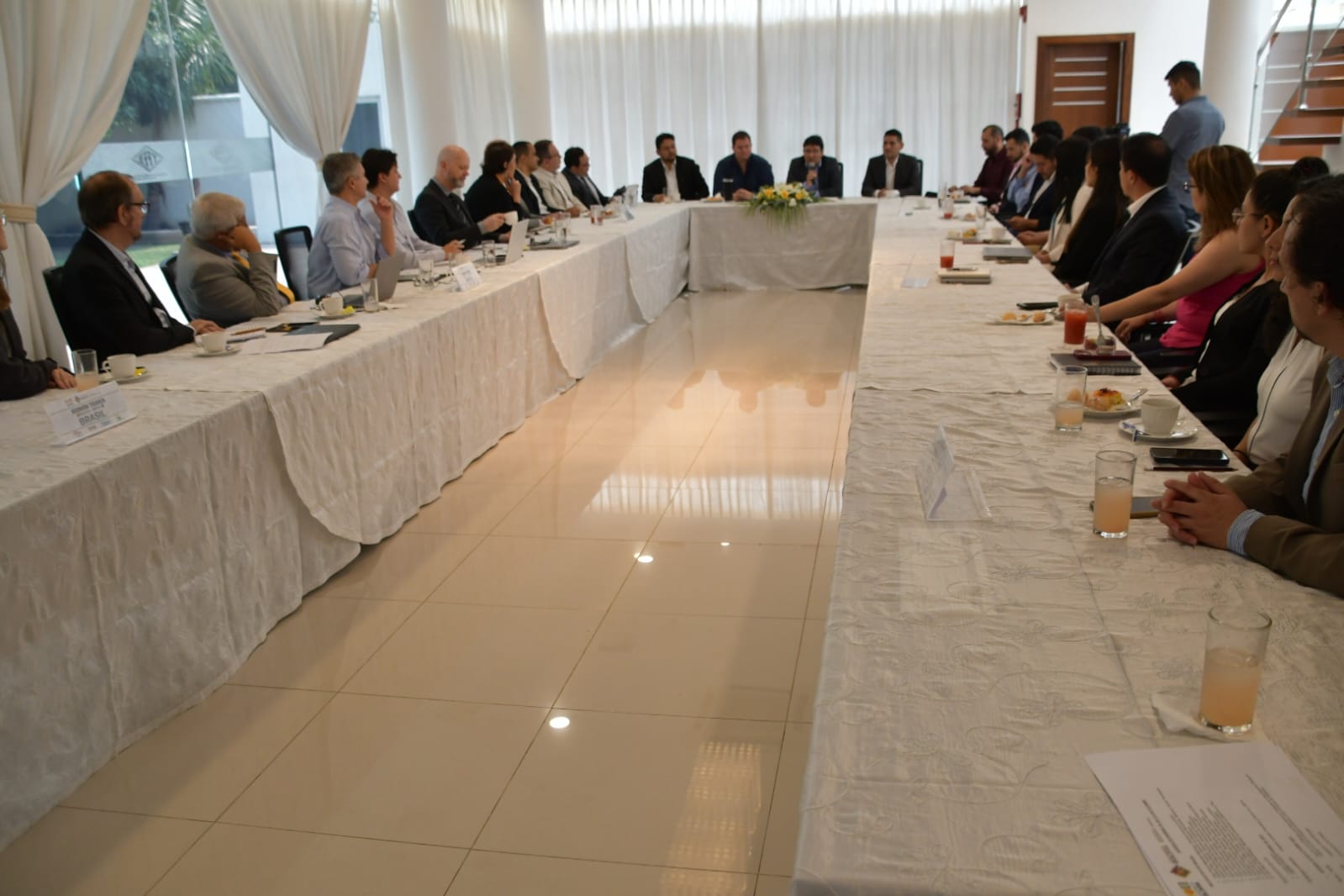 Gobierno y Petrobras instalarán mesas de trabajo para abordar amplia agenda energética 