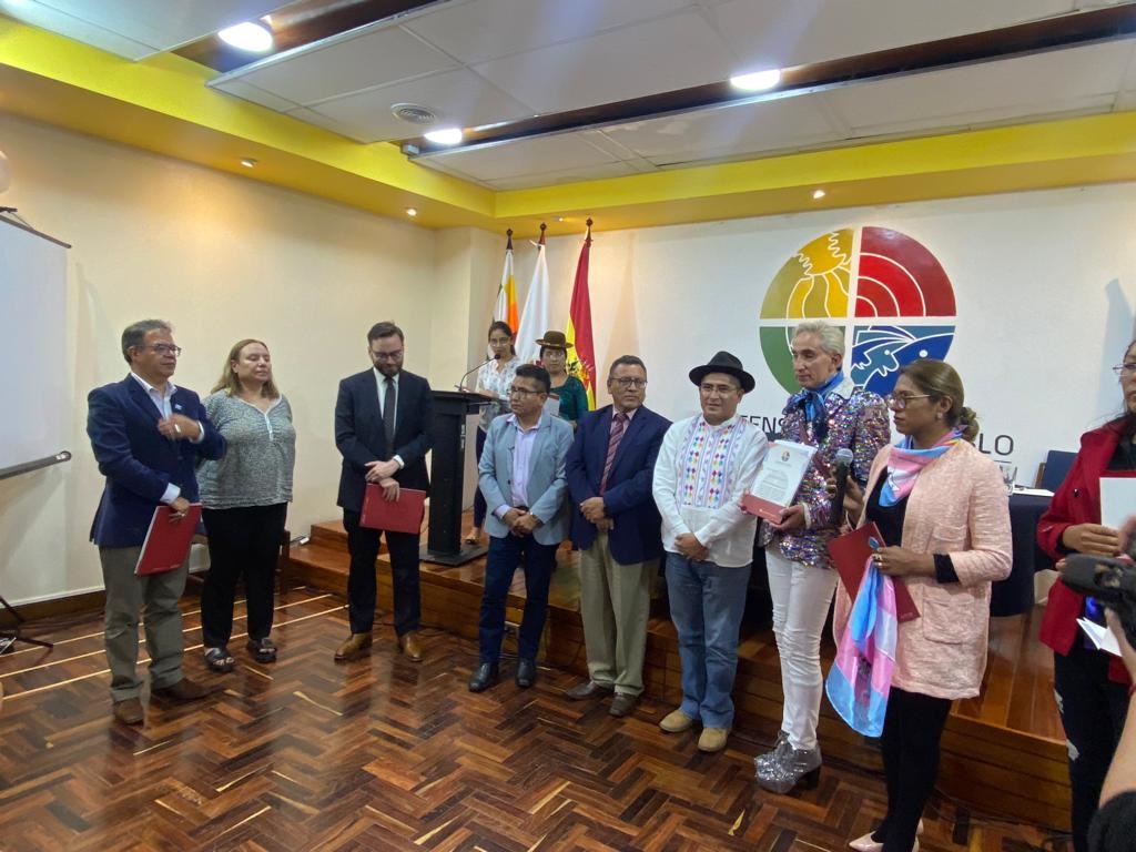 Salud compromete facilitar la inscripción de personas con diversa orientación sexual al SUS