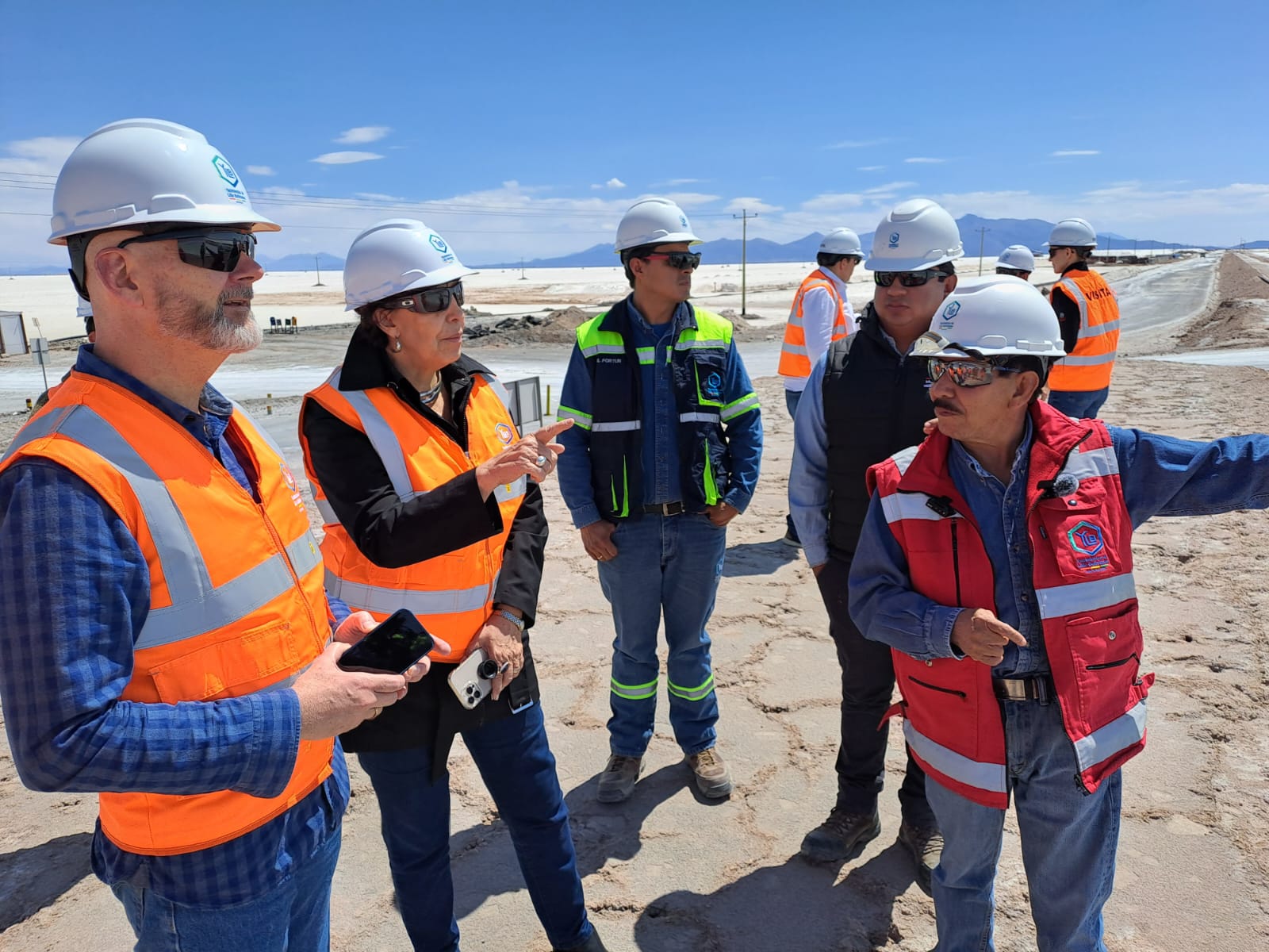 Comisión de Petrobras visita la planta de fertilizantes del Complejo Industrial de YLB