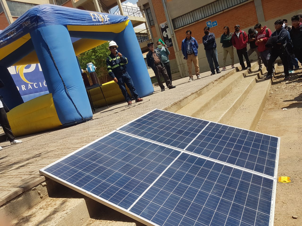 Ende Oruro promueve en feria el ahorro y uso eficiente de la energía eléctrica