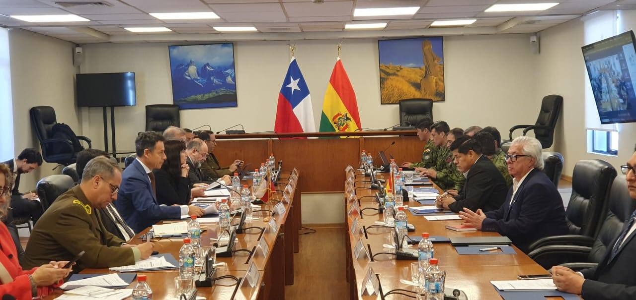 Bolivia plantea en Chile “intensificar” intercambio de información de inteligencia para combatir el narcotráfico
