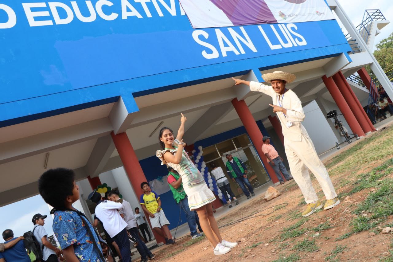 En Ascensión de Guarayos entregan escuela, ocho sistemas de agua y radio base que demandaron más de Bs 10 millones