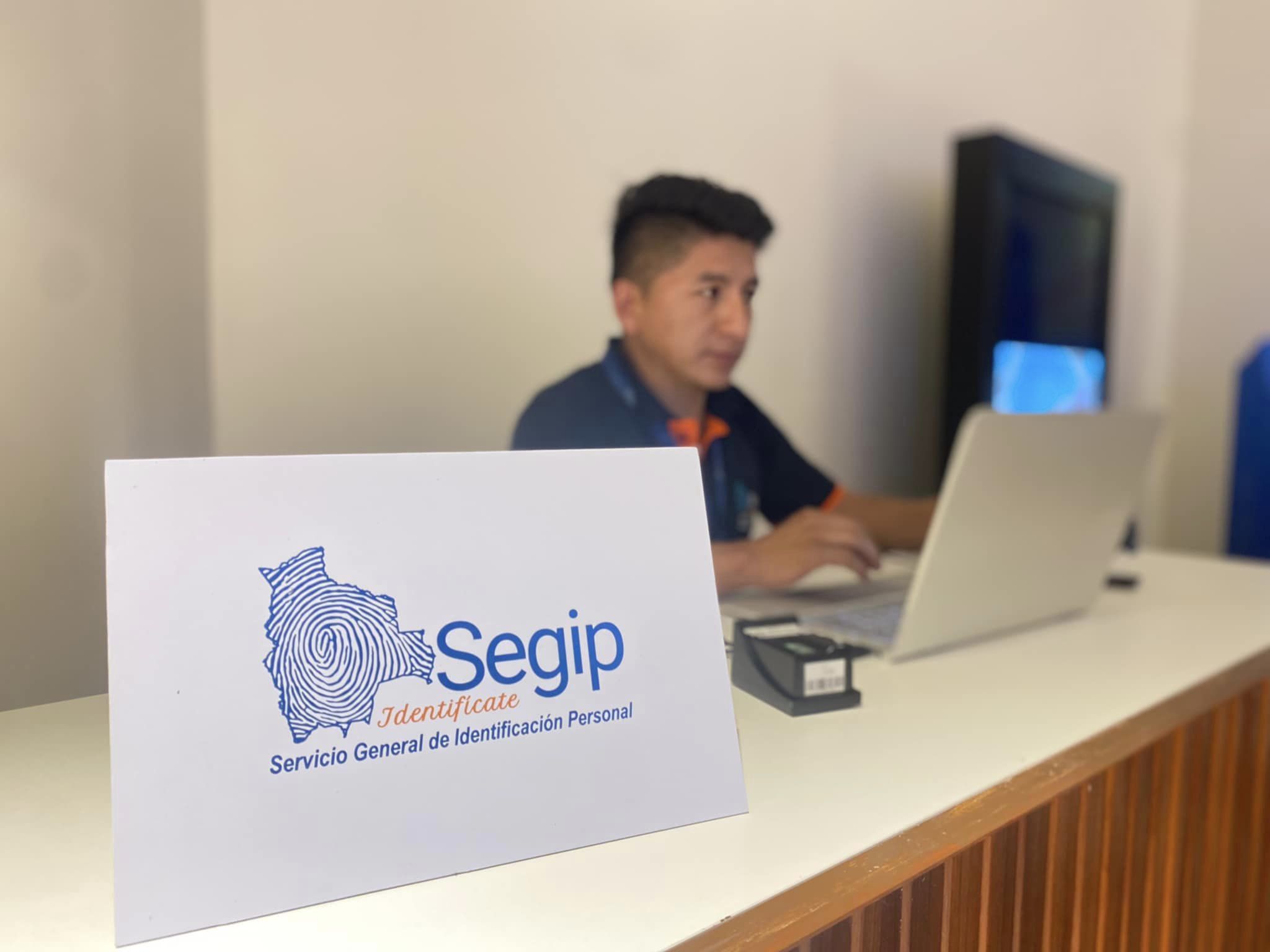 Bolivia renueva su cédula de identidad luego de 48 años e incluye el microtexto “recuperemos nuestro mar”