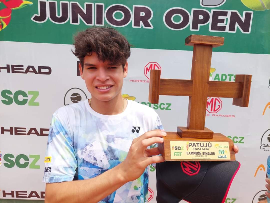 Presidente felicita al tenista Juan Carlos Prado por consagrarse campeón del torneo Patujú Junior Open 