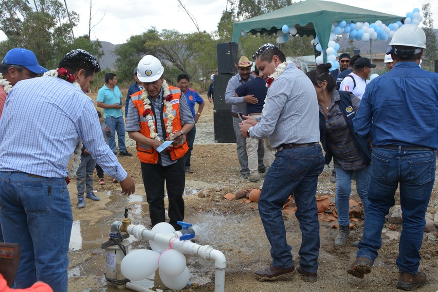 Sergeomin entrega pozo de agua para beneficiar a 200 familias en Sacaba