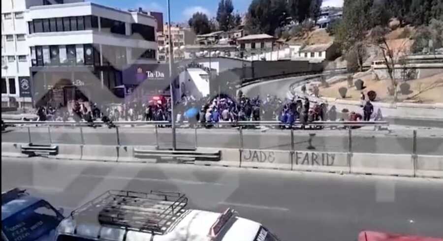 Reducida marcha de “evistas” recibe abucheos en su paso por el Prado paceño