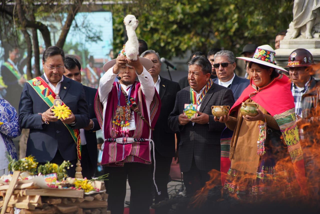 Presidente Luis Arce inicia su cuarto año de gestión con una ofrenda a la Pachamama