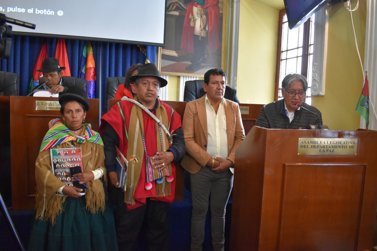 Legislativo paceño da curso a acuerdo que viabiliza construcción de puentes entre La Paz y Cochabamba