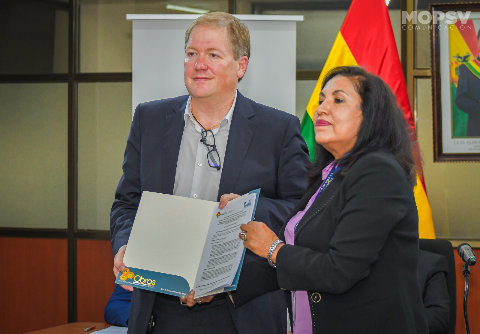 Gobierno firma contrato y da el primer paso para implementar el HUB en el aeropuerto de Viru Viru