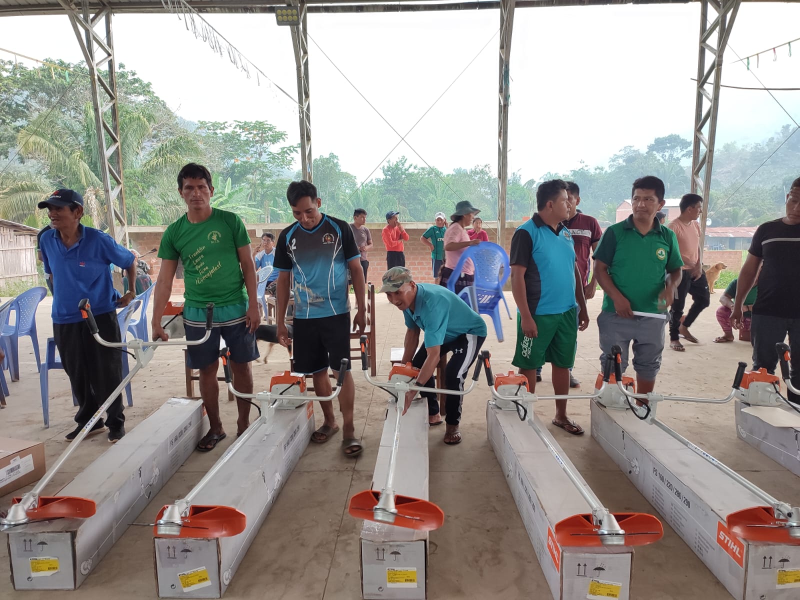 Gobierno entrega máquinas desbrozadoras en beneficio de 31 familias productoras de Guanay