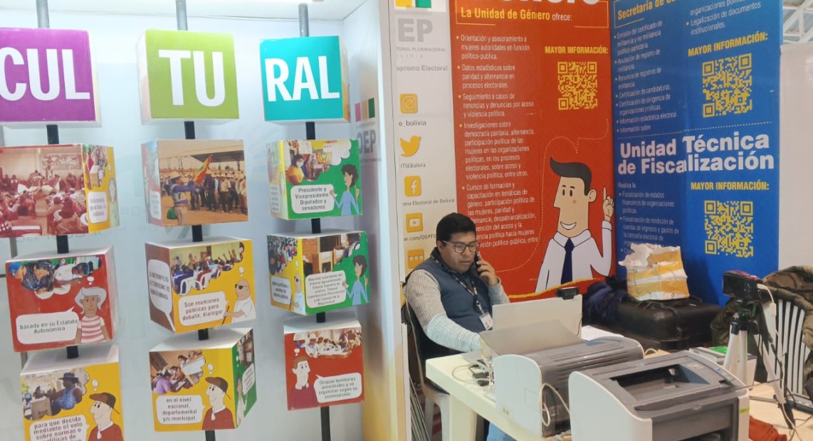 TED informa sobre los servicios que presta a la población en la Feria Internacional de Potosí