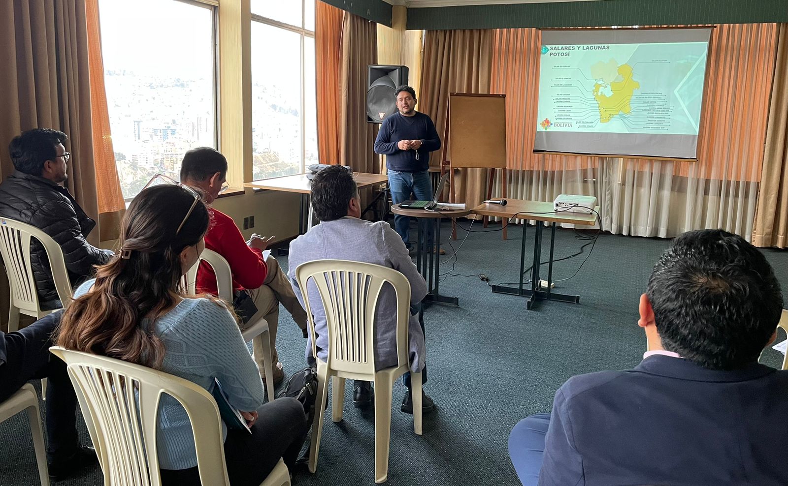 Gobierno anuncia exploración en salares, instalación de estaciones de regasificación y obras de electrificación en Potosí