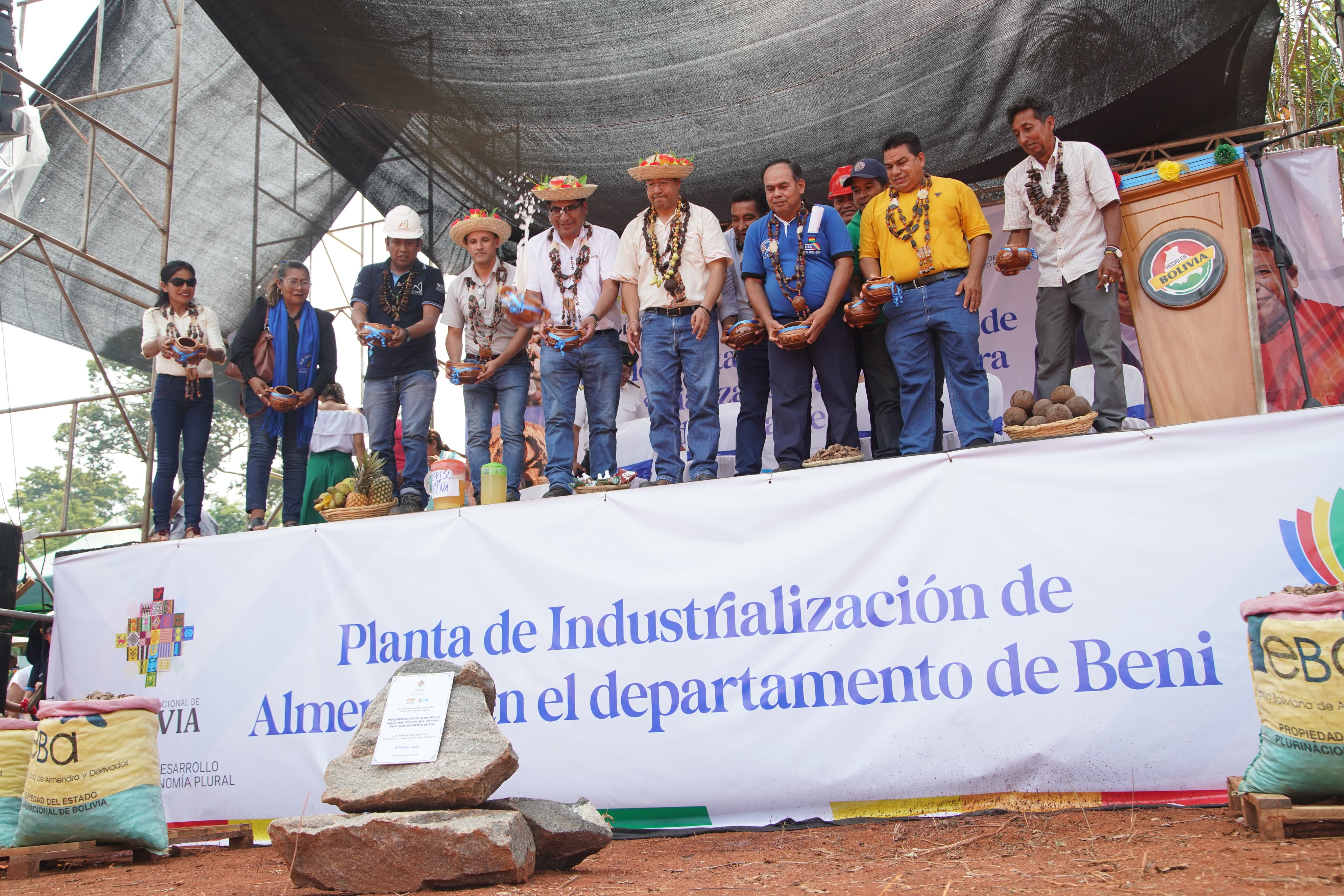 Arce inicia construcción de la Planta de Industrialización de Almendra con Bs 74 millones de inversión y entrega 100 viviendas en Riberalta