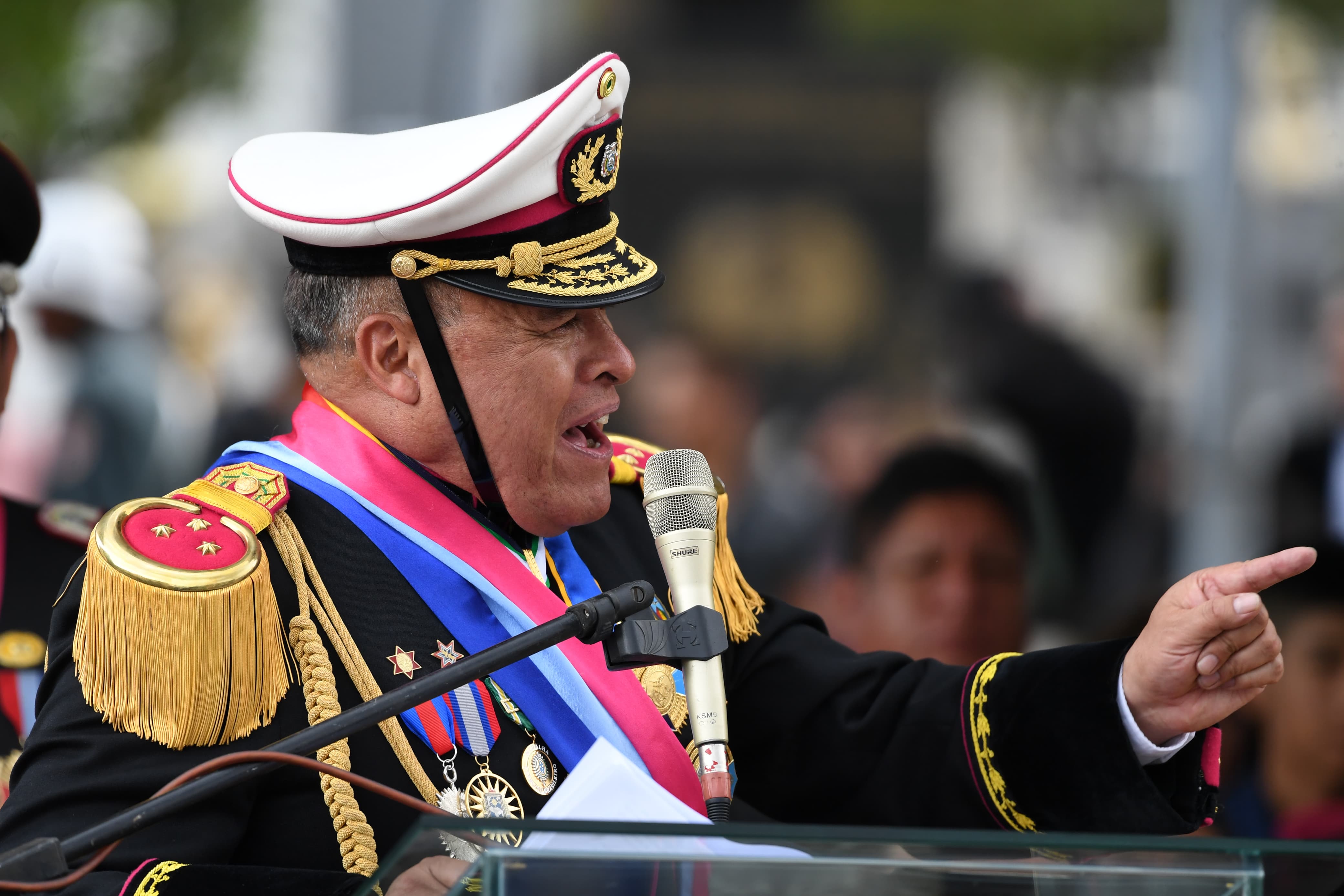 Comandante del Ejército alerta de “aprestos desestabilizadores de pequeñas logias” con la idea de restaurar la República