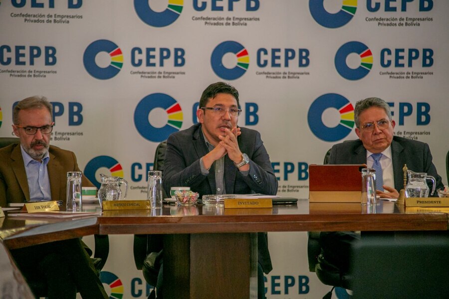 Política energética del Gobierno garantiza precios estables y apunta a consolidar energías renovables