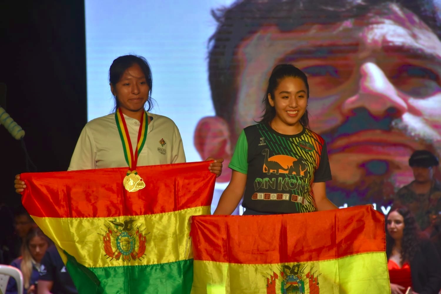 Arce saluda triunfo de deportistas bolivianos en el Mundial Juvenil de Ráquetbol