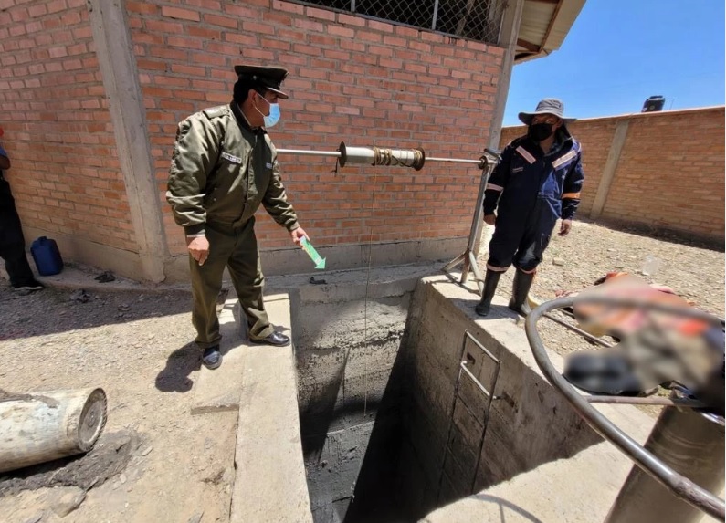Fiscalía investiga muerte de cuatro personas en un pozo de aguas residuales en Oruro