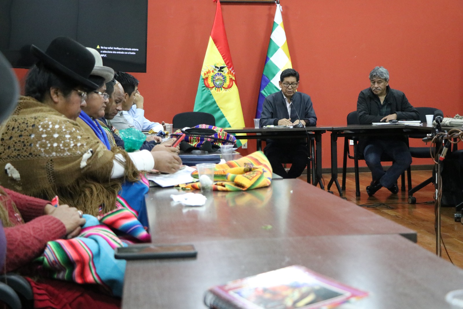 Educación entrega 1.314 becas para jóvenes de pueblos indígena originario campesinos